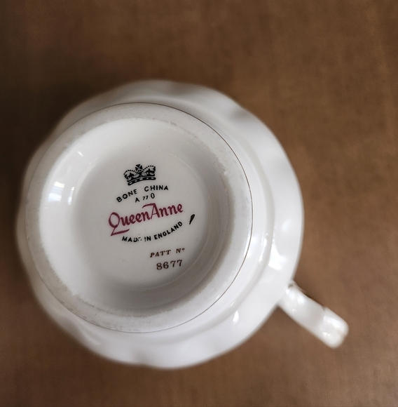 Vintage Queen Anne Fine Bone China Tea Cup Set - Picture 3 of 4